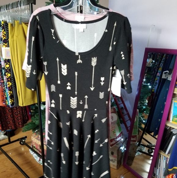 Lularoe Nicole - Picture 2 of 3